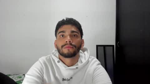 Snapshot of sack_rojas chatting on 12.08.24 Sack online show from 12.08.24