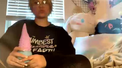 Snapshot of sadgirlsocial chatting on 10.11.25 sweet angel baby online show from 10.11.25