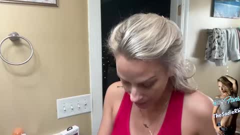 Snapshot of sadierw chatting on 01.20.25 SadieRW online show from 01.20.25