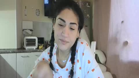 Snapshot of safari_xx chatting on 11.23.25 Queen online show from 11.23.25