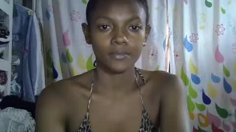 Snapshot of safira19 chatting on 10.18.25 safira19 online show from 10.18.25