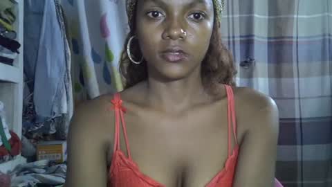 Snapshot of safira19 chatting on 10.21.25 safira19 online show from 10.21.25