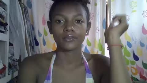 Snapshot of safira19 chatting on 10.27.25 safira19 online show from 10.27.25