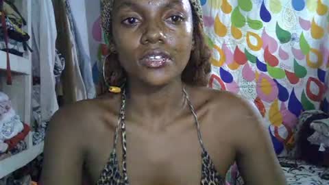 Snapshot of safira19 chatting on 10.28.25 safira19 online show from 10.28.25