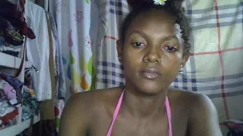 Snapshot of safira19 chatting on 10.30.25 safira19 online show from 10.30.25