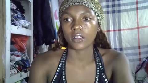 Snapshot of safira19 chatting on 11.15.25 safira19 online show from 11.15.25