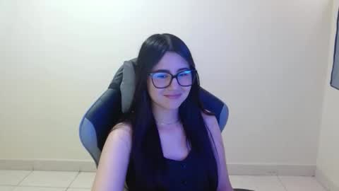 Sahaliefox  online show from 10.18.25