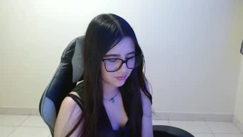 Sahaliefox  online show from 11.18.25