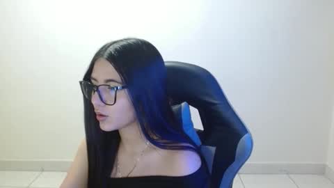 Sahaliefox  online show from 04.17.26