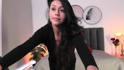 Snapshot of saharagarcia chatting on 12.27.24 Sahara Garcia online show from 12.27.24