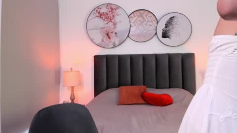 Snapshot of saharagarcia chatting on 01.04.25 Sahara Garcia online show from 01.04.25