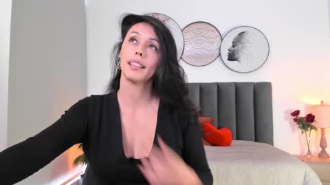 Snapshot of saharagarcia chatting on 02.19.25 Sahara Garcia online show from 02.19.25