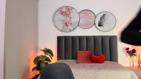 Snapshot of saharagarcia chatting on 02.20.25 Sahara Garcia online show from 02.20.25