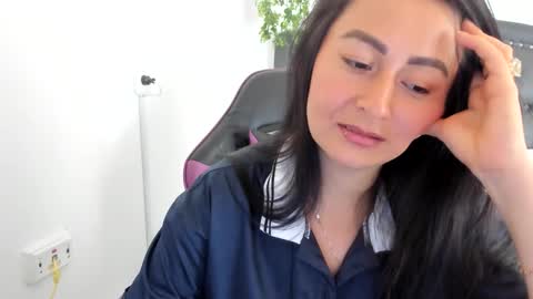 Snapshot of saharareid chatting on 02.18.26 sahara reid online show from 02.18.26