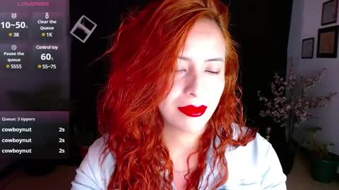 Snapshot of sahra_tayl0r_ chatting on 02.04.25 SARA online show from 02.04.25