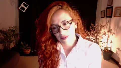 Snapshot of sahra_tayl0r_ chatting on 02.13.25 SARA online show from 02.13.25