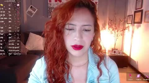 Snapshot of sahra_tayl0r_ chatting on 03.12.25 SARA online show from 03.12.25