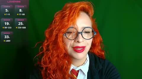 Snapshot of sahra_tayl0r_ chatting on 09.11.25 SARA online show from 09.11.25