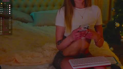 Snapshot of saillise chatting on 12.21.24 Sofia online show from 12.21.24