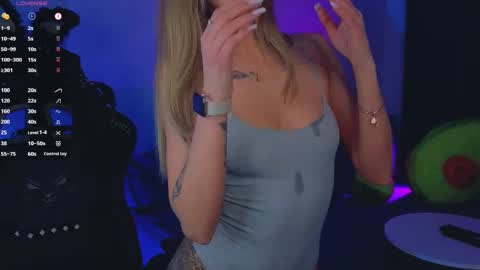 Snapshot of saillise chatting on 02.25.25 Sofia online show from 02.25.25