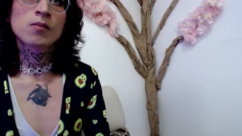 Snapshot of sakura__love_ chatting on 10.13.25 Hikari online show from 10.13.25