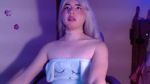 Snapshot of sakuraa_9 chatting on 09.17.25 saku online show from 09.17.25