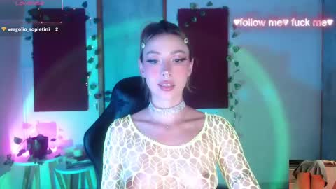 Snapshot of sakuraa_beauty chatting on 09.23.25 Sakura online show from 09.23.25