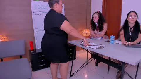 Snapshot of salem_rose01 chatting on 11.15.25 salem_rose01 online show from 11.15.25