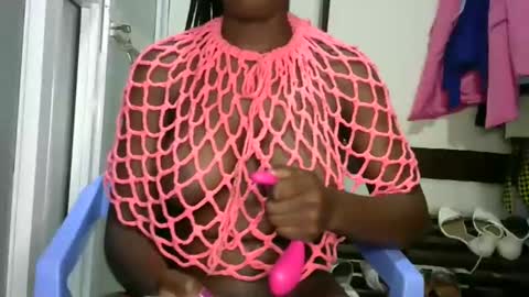 Snapshot of sally_beauty2023 chatting on 02.17.25 sally_beauty2023 online show from 02.17.25