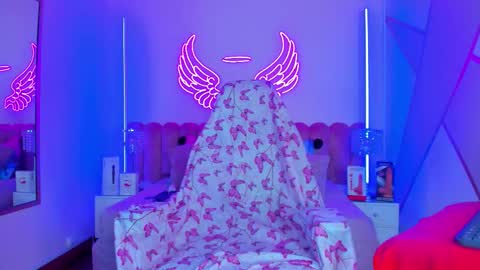 miss Sally online every night from 1am to 8am  Colombia time online show from 02.25.26