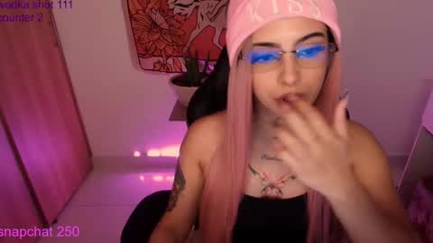 Snapshot of sallymaddoxx chatting on 05.12.26 sallymaddoxx online show from 05.12.26