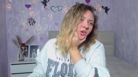 Snapshot of sallyverda chatting on 02.19.25 Sally online show from 02.19.25