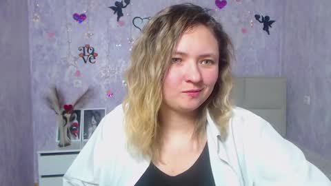 Snapshot of sallyverda chatting on 02.20.25 Sally online show from 02.20.25
