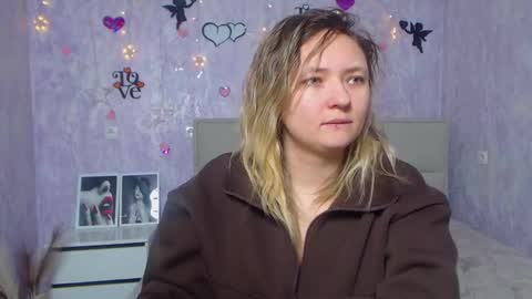 Snapshot of sallyverda chatting on 02.21.25 Sally online show from 02.21.25