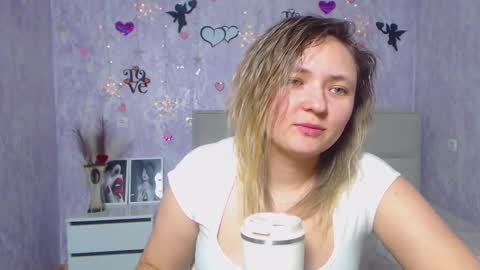 Snapshot of sallyverda chatting on 02.22.25 Sally online show from 02.22.25