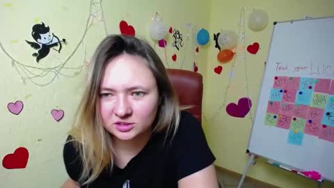 Snapshot of sallyverda chatting on 02.22.25 Sally online show from 02.22.25