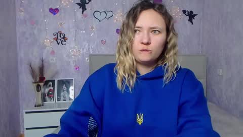 Snapshot of sallyverda chatting on 02.26.25 Sally online show from 02.26.25
