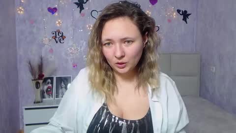 Snapshot of sallyverda chatting on 02.27.25 Sally online show from 02.27.25