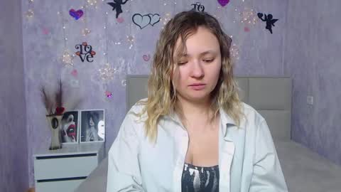 Snapshot of sallyverda chatting on 02.27.25 Sally online show from 02.27.25
