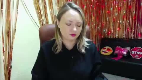 Snapshot of sallyverda chatting on 09.09.25 Sally online show from 09.09.25