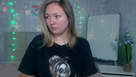 Snapshot of sallyverda chatting on 09.10.25 Sally online show from 09.10.25
