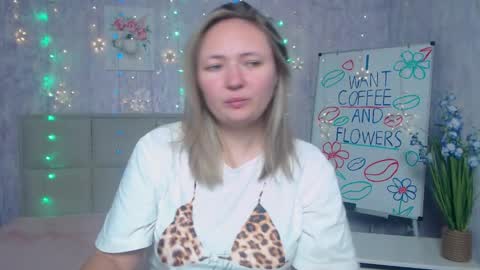 Snapshot of sallyverda chatting on 09.13.25 Sally online show from 09.13.25