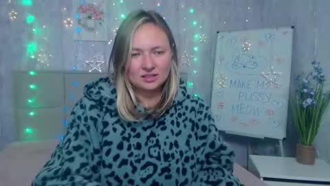 Snapshot of sallyverda chatting on 10.03.25 Sally online show from 10.03.25