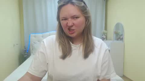 Snapshot of sallyverda chatting on 07.13.26 Sally online show from 07.13.26