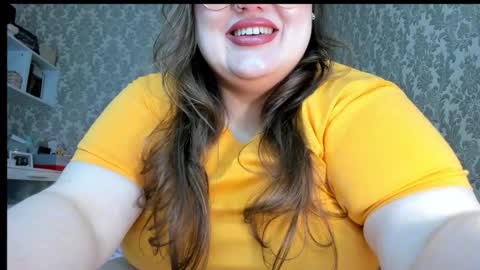 Snapshot of salma_queen chatting on 10.29.25 SalmaRoth online show from 10.29.25