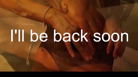 Snapshot of salmaesco chatting on 10.31.25 Salma online show from 10.31.25