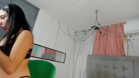 Snapshot of salome_domi chatting on 09.30.25 salome online show from 09.30.25