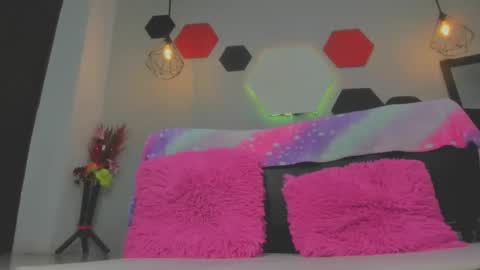 Snapshot of salomeswet chatting on 09.28.25 martina online show from 09.28.25