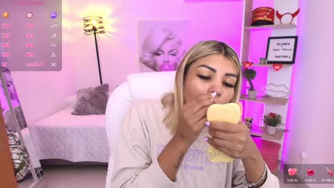 Snapshot of saloomee__ chatting on 01.13.25 SALOME online show from 01.13.25