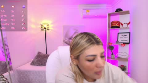 Snapshot of saloomee__ chatting on 01.15.25 SALOME online show from 01.15.25